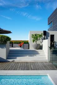 Anlegen Treppe Helle Farben Frisch Refugium Sichtschutz Hohere Plattform Modern Landscaping Pool Landscaping Garden Design