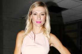 Μικρασιατισσα, γυναικα στο τραγουδι του νεκτρου αδελφου, αφηγητρια. O Mixalhs Iatropoylos Egine Pappoys Sta 56 Toy H Fwtografia Me Thn People Amp Style Eidhseis