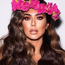 Hannah Napier's Instagram, Twitter & Facebook