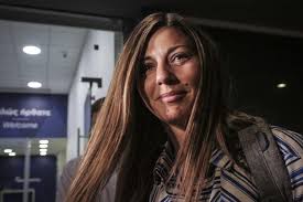 Αναλογικά περισσότεροι οι νεκροί covid στην ελλάδα σε σχέση με την ινδία. Mayrh Nyxta Efyge Apo Ta Grafeia Ths Nd H Sofia Zaxarakh Pics