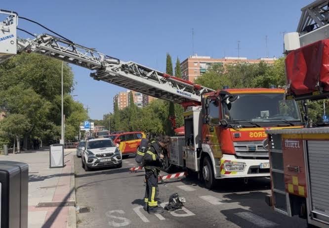 Un incendio en La Vaguada obliga a desalojar el centro comercial