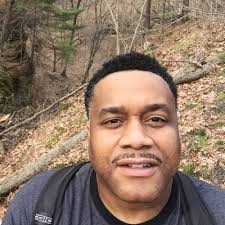 Kenneth Davis (@ThatsDavis)