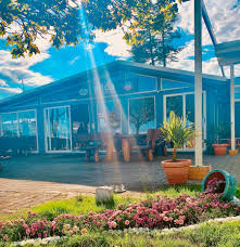 Unser biergarten in der gartenanlage des gutshofs. Hafenrestaurant Marina Lanke Berlin