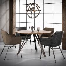 Lorsque nous désirons acheter une nouvelle table à manger, il est impératif de savoir sachez que cet équipement peut avoir une forme ronde, ovale, carrée ou rectangulaire. Table A Manger Ronde Helsinki Ref 30021991 Tables A Manger Pier Import