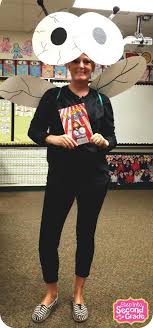 23 Perfect Halloween Costumes For Every Teacher Book Lover Book Characters Dress Up Book Costumes Storybook Character Costumes