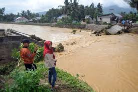 Keluarga adalah unit sosial terkecil yang memberikan dasar utama bagi perkembangan anak. Jenis Jenis Bencana Alam Nonalam Dan Sosial Halaman All Kompas Com