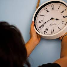 Queda un día para el cambio de hora al horario de verano 2021.este año tendrá lugar en la noche del sábado 27 al domingo 28, cuando los relojes deberán adelantarse una hora para entrar en el horario de verano. Cuando Es El Cambio De Hora En Chile Horario De Verano Chile 2021 Fecha Y Lugar Donde Cambia La Hora