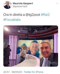 Gasparri guardami quando ti parlo. Maurizio Gasparri Selfie In Studio Con La Foto Di Willy Alle Spalle E Polemica