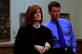 Her hair was cut to just above the shoulder into a sophisticated bob with soft layers slightly flipped out at the nape. The Thomas Crown Affair Hcmoviereviews