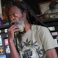 A Kingston Reasoning with Legendary Guitarist Earl “Chinna” Smith (The  Interview Part 1)