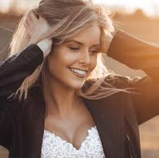 Somebody Knew — Ashley Walls