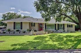 House plans by roof type. Cross Hipped Roof This Is A Pretty Simple Roof House Design Roof Design Cottage Design Cottage Design Plans