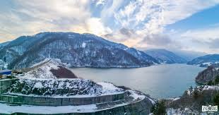 Mandruloc, cel mai mare rozariu din tara 2. Barajul È™i Lacul Siriu Printre Cele Mai Frumoase Locuri Din Romania