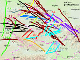Radarové snímky zobrazují aktuální a předpokládaný vývoj srážek (trvalý déšť, bouřky, přeháňky a sněžení). Databaze Supercel Amaterska Meteorologicka Spolecnost