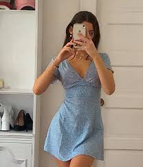 A bold hair clip if you want to fully lean into the '90s aesthetic. Pin By Aaaaa On 0 Fashion Inspo Outfits Cute Outfits Cute Casual Outfits