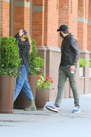 Born august 25, 1987) is an american actress. Blake Lively And Ryan Reynolds05 02 2021 Celebmafia