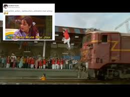The remaked version of coolie no 1 is directed by david dhawan, which stars varun dhawan and sara. Coolie No 1 Train Scene Tuada Action Action Sadda Action Overacting Train Scene From Varun Dhawan S Coolie No 1 Inspires Memes Trending Viral News