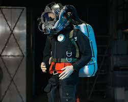 Two piece combo diving wetsuits are great for water in the high 50's and up, while 7mm hooded suits are great for around 50 degree water. Here S Why The Navy Designed A New Diving Suit Smart News Smithsonian Magazine