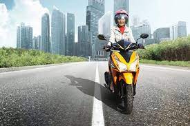 Cara Belajar Naik Motor Matik Bagi Wanita Begini Tips Yang Aman Sesuai Standar Safety Riding Gridoto Com