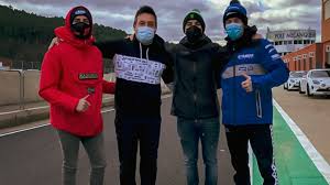 Pole positions pro nizozemskou tourist trophy získali v jednotlivých kubaturách maverick viñales (motogp), raúl fernández (moto2) a jeremy alcoba (moto3). Worldsbk
