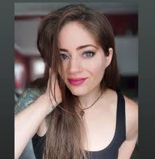 What can I give my 4-week-old Indian Runner duckling for shaky legs?