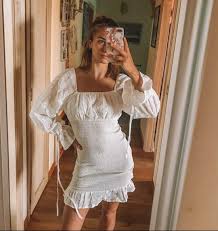 Ginevra Iorio (@ginevraiorio) | Photos and Outfits on 21 Buttons