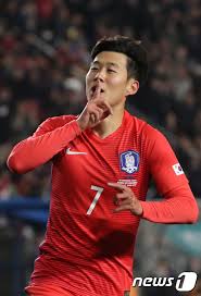 하지만 3년 전 손흥민이 힘을 준 소아암 환아 이상호 군과의 '세레머니 약속'이었다는 것이 가장 유력해보인다. ì†í¥ë¯¼ ì§€ì„±ì´í˜• ì„¸ë ˆë¨¸ë‹ˆ í•©ë‹ˆë‹¤ ë‰´ìŠ¤1