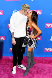 Питер майкл «пит» дэвидсон — американский актёр, комик, сценарист. Pete Davidson Calls Out Ex Ariana Grande Over Her Post Breakup Comments And Controversial Blackfishing Vogue Shoot London Evening Standard Evening Standard