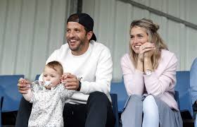 Rafael ferdinand van der vaart (born 11 february 1983) is a dutch professional darts player and former professional footballer who played as an attacking midfielder. Estavana Polman Jesslynn Waarschijnlijk Naar Creche In Denemarken Story