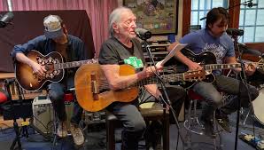 See more ideas about willie nelson, country music, country singers. Willie Nelson Performs Sinatra S A Cottage For Sale Watch Cbnc