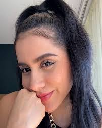 Karen Monroy's Instagram, Twitter & Facebook