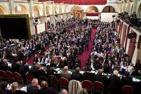 La belle voûte de pierre abrite une sélection de vins blancs et rouges en côte de beaune et côte de nuits essentiellement, qu'elle propose toujours avec. Hospices De Beaune 2013 Ventes Des Vins Des Bourgogne