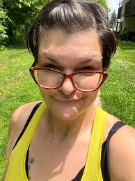 Fun time last week with my Mom (Rhonda Custer) went in a lil nature hike n  had fun as usual 😝 We saw signs of spring!!!! Yay 😁 I've been waiting for