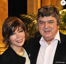 La journaliste médias la plus délurée du paf a bien fait ses preuves dans tout ce j'avais dit à mon mari que j'avais déjà couché avec un garçon donc je me suis dit que le jour où on devait coucher ensemble je me suis dit 'merde je. Karen Cheryl Ses Ex Son Mari Le Pere De Son Fils La Star Se Confie Purepeople