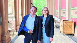 Bundessprecher tino chrupalla eröffnet den bundesarteitag der afd in kalkar mit einer grundsatzrede. Der Afd Parteichef Als Schlichter Nach Hocke Schaut Auch Chrupalla In Munchen Vorbei Politik