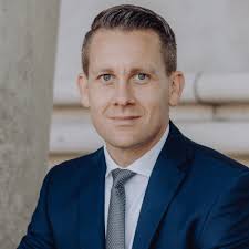 Kevin Korts auf LinkedIn: Danke liebe Tian Yao, Daniel Frerichs und dem  Team von Victoria Hyde…