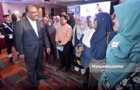 Ali hamsa obtained a ba (hons) degree from university of malaya before furthering his studies at oklahoma state university, where he finished his master's in economics. Tan Sri Ali Hamsa Archives Malaysiagazette