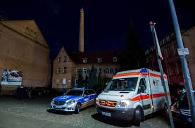 La marca es reconocida por sus automóviles de lujo, deportivos, autobuses, camiones, utilitarios, y vehículos todo terreno. Am Donnerstag Hat Es Einen Sek Einsatz In Schorndorf Gegeben Ein Aktivist War Auf Einen Schornstein Geklettert Stuttgarter Zeitung