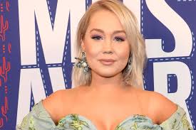 Couple Gets Engaged With Help From Thomas Rhett [Watch]