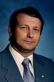 Rowan Davidson's Instagram, Twitter & Facebook