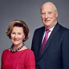 Kongefamilien avsluttet sommerferien i nord: A Service To Mark King Harald And Queen Majesty Magazine Facebook