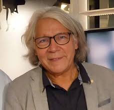 Writers living outside of Ecuador