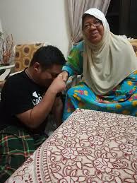 Apabila selebriti terkenal berkongsi sesuatu yang baik, pastinya ia akan doa itu tentang amalan berdoa yang beliau amalkan setiap hari bertujuan untuk dimurahkan rezeki. Saat Duit Nak Habis Je Ada Je Rezeki Masuk Ini Amalan Mak Rezeki Tak Putus Dan Murah Rezeki Siakap Keli Press