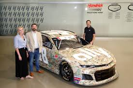 Action 2014 valspar jimmie johnson is no stranger to wins when it comes to nascar racing. Ally And Jimmie Johnson Honor Military Heroes May 14 2019