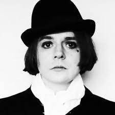 Oscar Swartz's Instagram, Twitter & Facebook