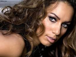 Since there's no more you and me (no more you and me) this time i let you go so i can be free and live my life how it should be (no no no no no no) no matter how hard it is i will be fine without you yes i will. Leona Lewis Liedtext Another Love Song Deutsch Ubersetzung