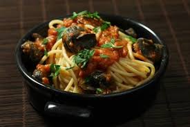 Recette De Spaghetti Aux Escargots Sauce Tomate Persillee Facile Et Rapide Recette Spaghetti Recette Recettes De Cuisine Recette