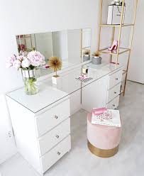 15 Cool Bedroom Vanity Design Ideas Bedroomvanity Bedroom Vanity Vanity In Bedroom Bedroom Ideas With Dressing Table Design Stylish Bedroom Cute Room Decor