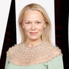 Stranger Things' Executive Producer Confirms Barb Isn't Alive