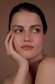 Anyone interested in getting FREE FULL GLAM TOMORROW @ 10 AM in West  Hollywood ? Must be okay with the camera 😆